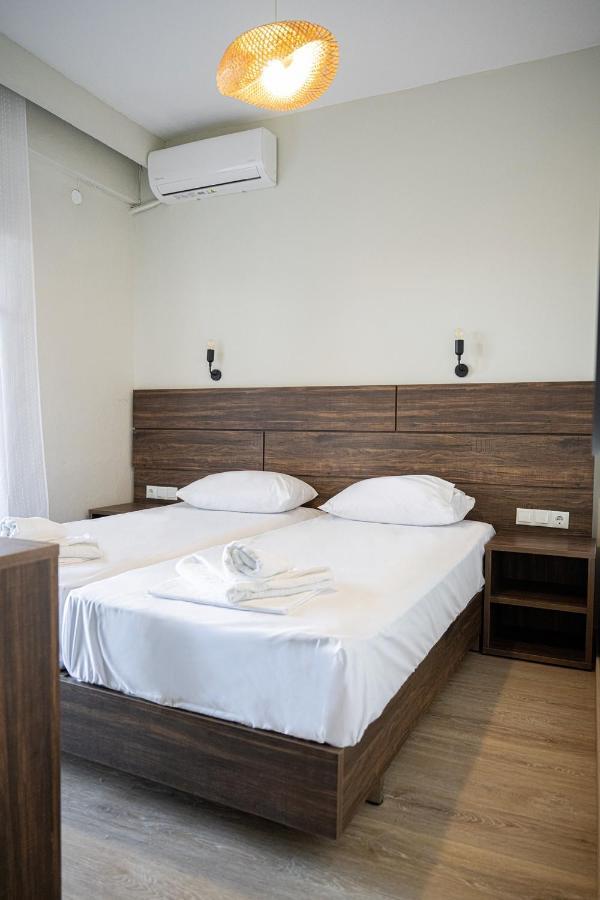 Este Luxury Apartments Kriopigi Eksteriør billede
