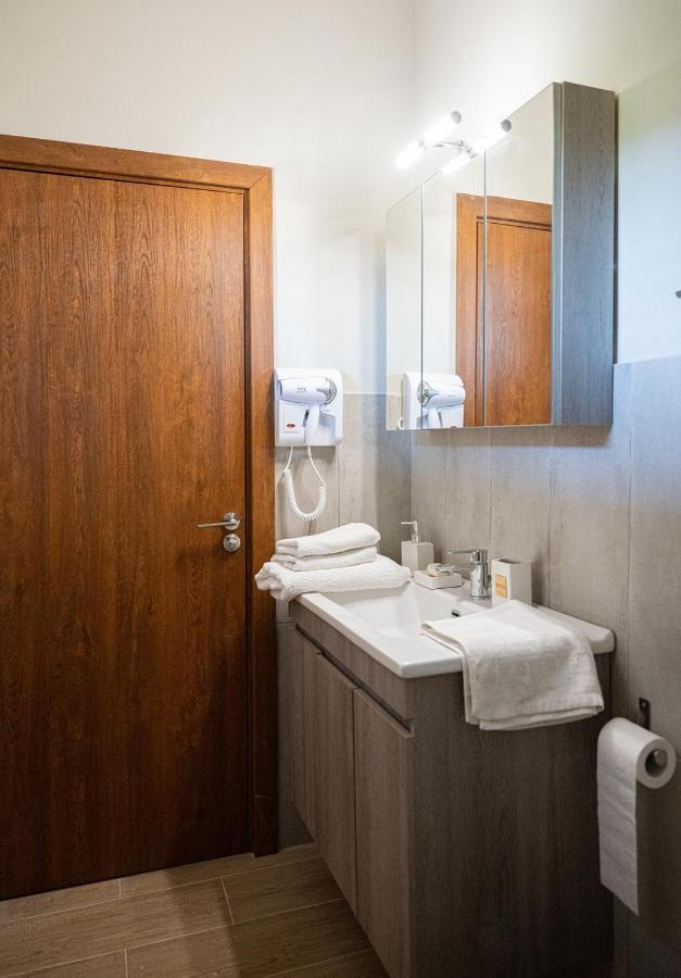 Este Luxury Apartments Kriopigi Eksteriør billede