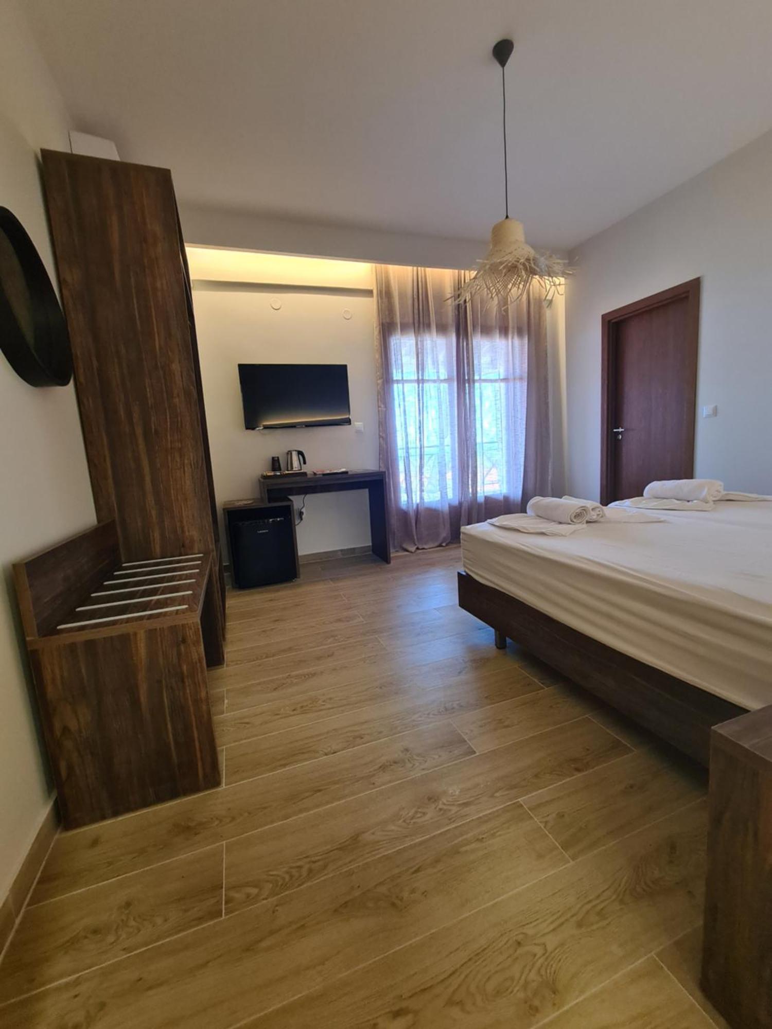 Este Luxury Apartments Kriopigi Eksteriør billede