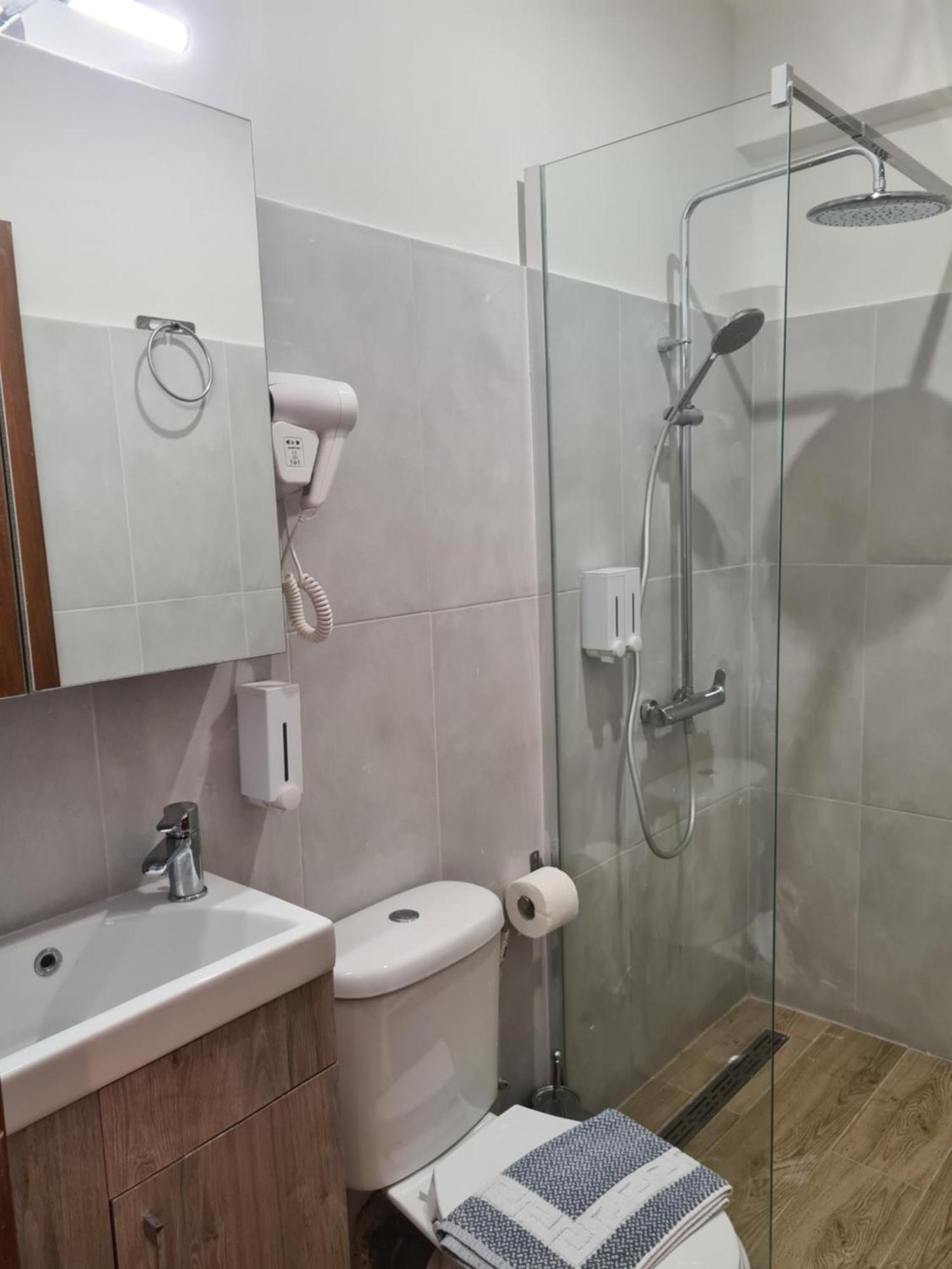 Este Luxury Apartments Kriopigi Eksteriør billede
